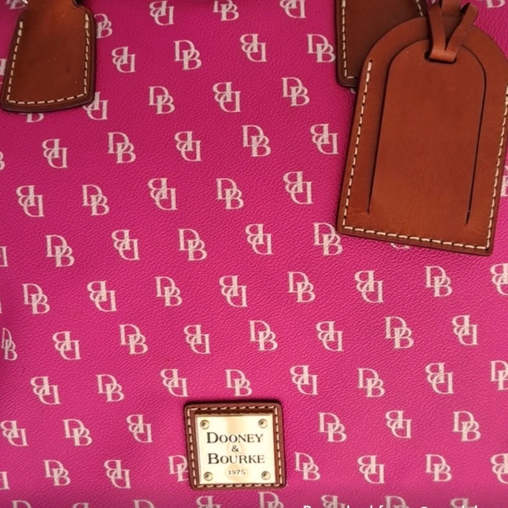 Like new EUC pink Gretta duffle weekender bag from Dooney & Bourke! 💕RARE💕 - Picture 3 of 13